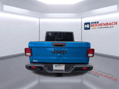Used 2025 Jeep Gladiator Sport AWD/4WD image 5