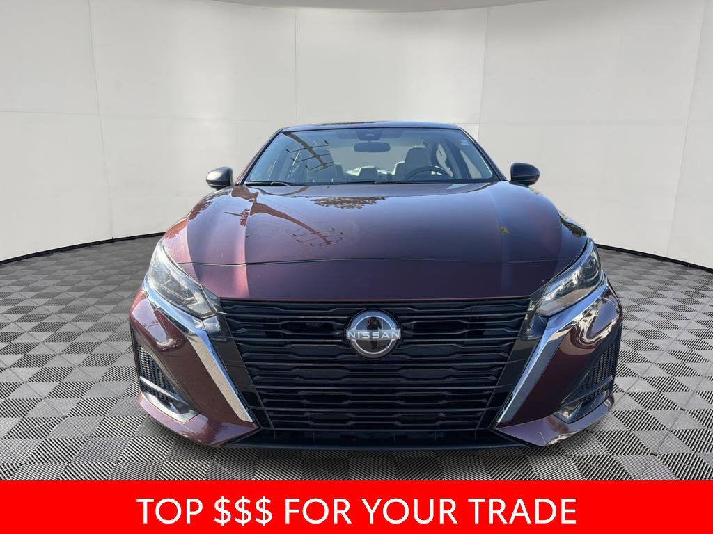 Used 2025 Nissan Altima 2.5 SV FWD image 2