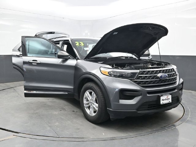Used 2023 Ford Explorer XLT AWD/4WD image 41