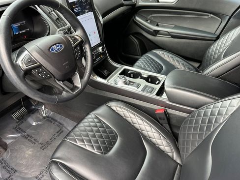 Used 2024 Ford Edge Titanium image 10