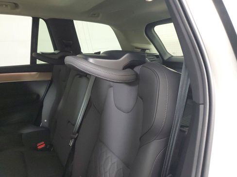 Used 2025 Volvo XC90 B6 Plus w/ Protection Package Premier AWD/4WD image 13
