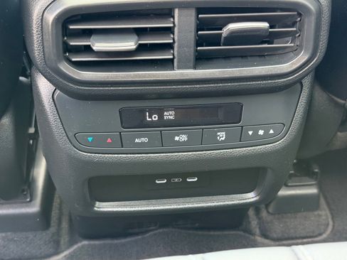 Used 2024 Honda Pilot Touring image 31