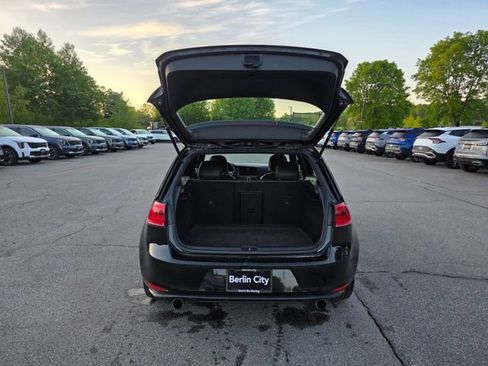 Used 2017 Volkswagen GTI SE FWD image 10