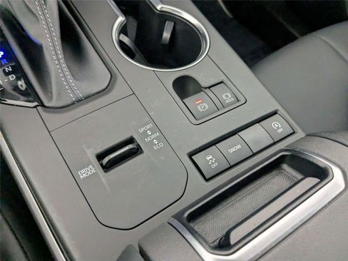 Used 2022 Toyota Highlander XLE image 26