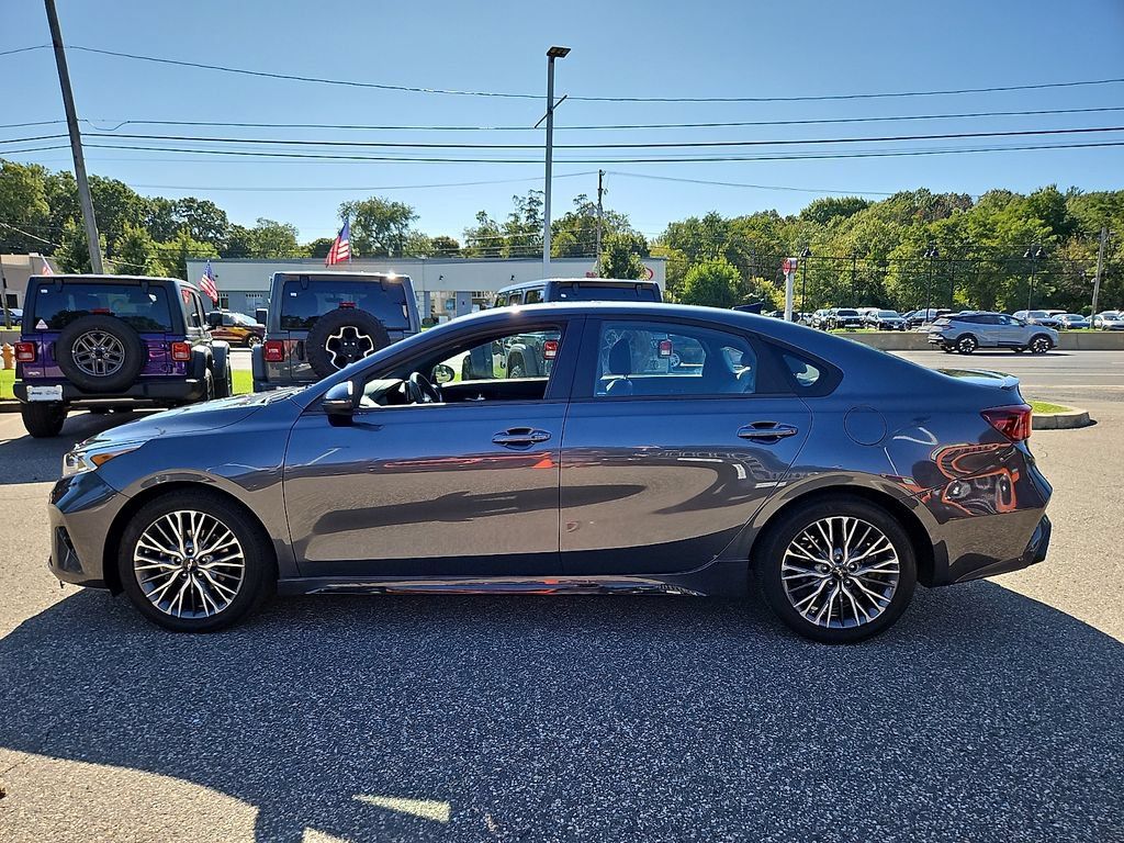Used 2024 Kia Forte GT-Line w/ GT-Line Premium Package FWD image 4