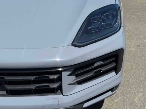 Certified 2024 Porsche Cayenne Coupe AWD/4WD image 11
