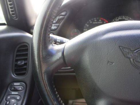Used 2000 Chevrolet Corvette Coupe w/ Memory Pkg RWD image 10