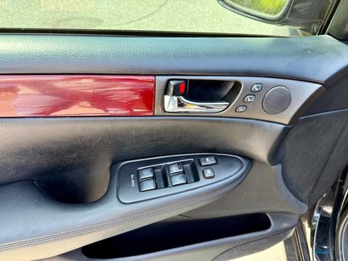 Used 2003 Lexus ES 330 FWD image 9