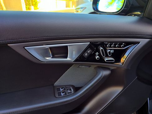 Used 2016 Jaguar F-TYPE Coupe image 13