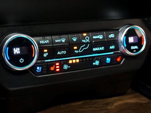 Used 2019 Ford Expedition Platinum image 21