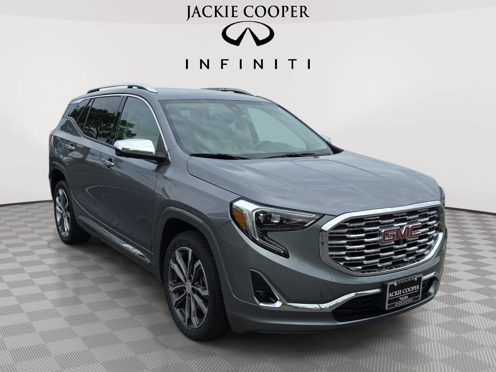 Used 2020 GMC Terrain Denali w/ Denali Premium Package FWD image 3
