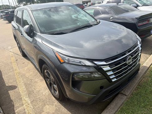 Used 2024 Nissan Rogue SV AWD/4WD image 6