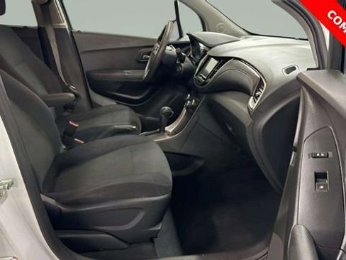 Used 2017 Chevrolet Trax LS w/ Fleet Convenience Package image 11