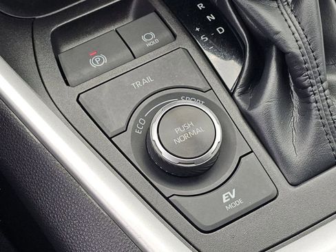 Used 2024 Toyota RAV4 LE AWD/4WD image 9