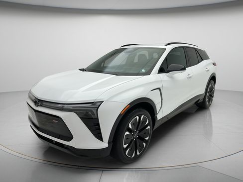 Used 2024 Chevrolet Blazer EV RS AWD/4WD image 3