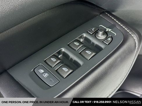 Used 2023 Volvo XC60 B5 Ultimate w/ Climate Package image 18