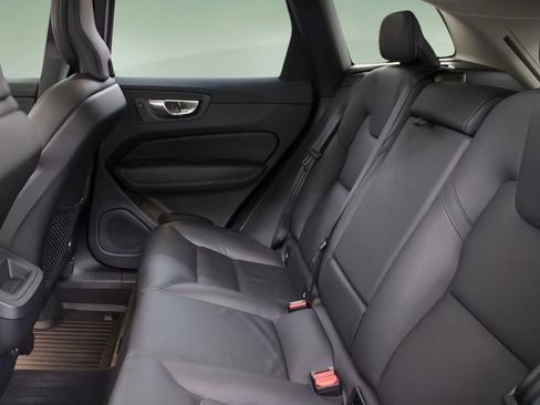 Used 2025 Volvo XC60 B5 Plus AWD/4WD image 22