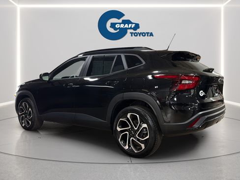 Used 2024 Chevrolet Trax RS w/ Sunroof Package FWD image 4