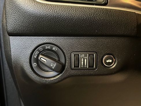 Used 2022 Dodge Challenger SXT w/ Blacktop Package AWD/4WD image 18