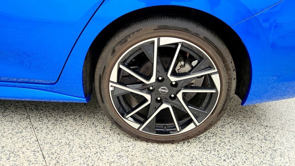 Used 2025 Nissan Sentra SR w/ SR Premium Package FWD image 9