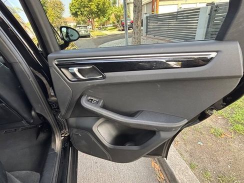 Used 2018 Porsche Macan Sport Edition image 36