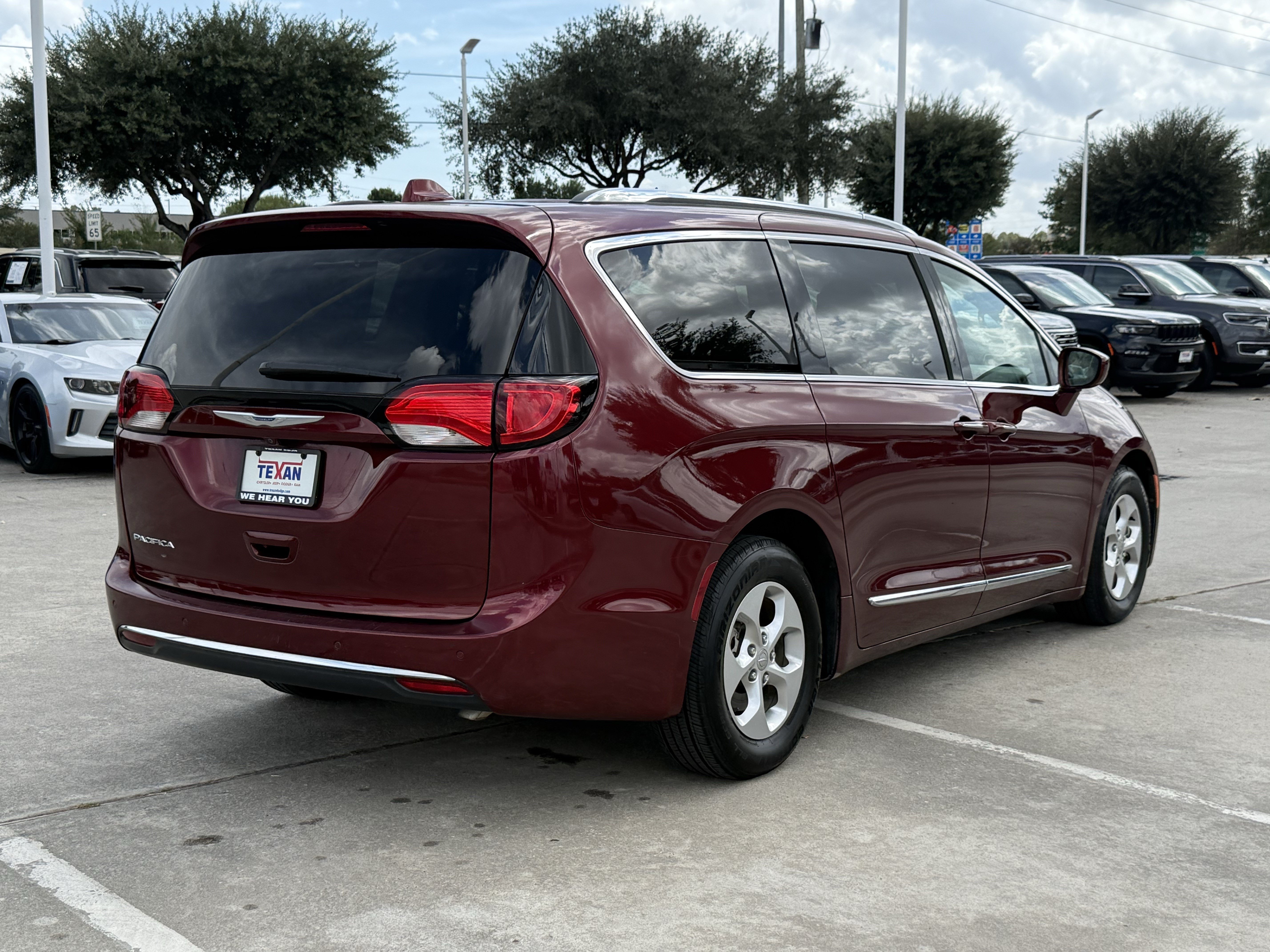 Used 2017 Chrysler Pacifica Touring-L Plus FWD image 5