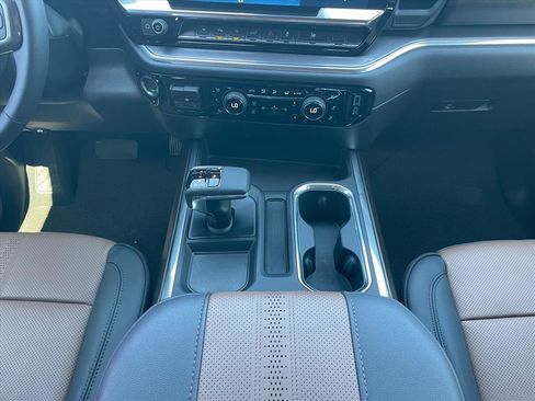 Used 2024 Chevrolet Silverado 1500 High Country w/ Technology Package image 17