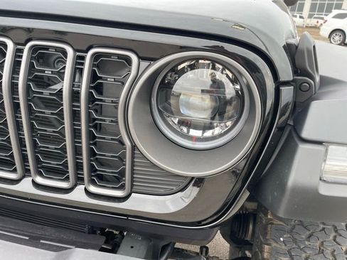 Used 2025 Jeep Wrangler Unlimited Rubicon image 9