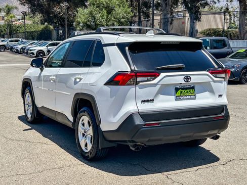 Used 2021 Toyota RAV4 XLE w/ Carpet Mat Package (TMS) FWD image 8