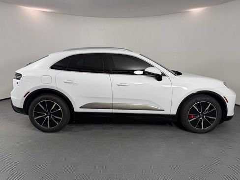 Certified 2025 Porsche Macan Turbo Electric AWD/4WD image 7