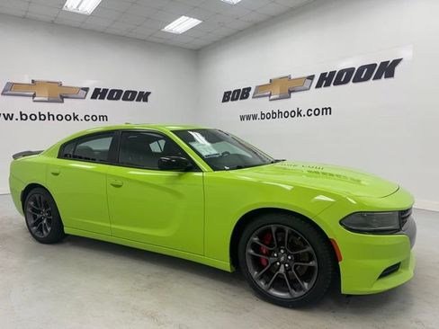 Used 2023 Dodge Charger SXT w/ Plus Group RWD image 3