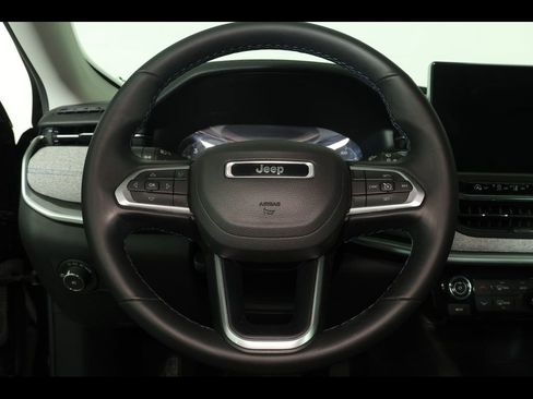Used 2022 Jeep Compass Latitude w/ Convenience Group AWD/4WD image 19