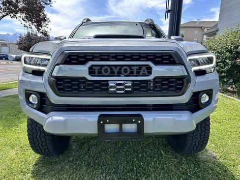 Used 2021 Toyota Tacoma TRD Sport w/ Technology Package AWD/4WD image 13