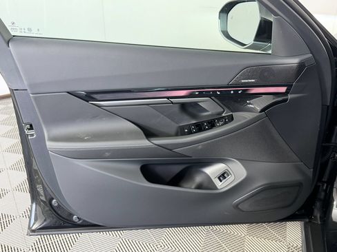 Used 2026 BMW i5 eDrive40 w/ Convenience Package RWD image 13
