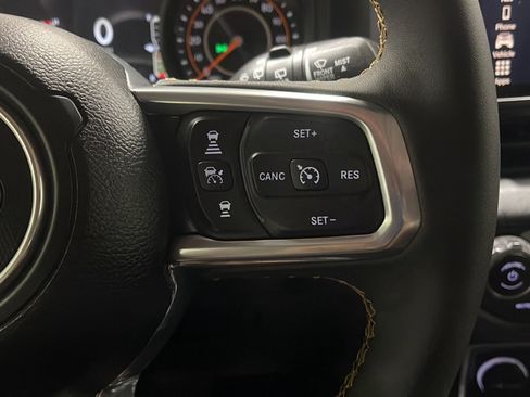 Used 2024 Jeep Wrangler Unlimited Sahara w/ Technology Group AWD/4WD image 8