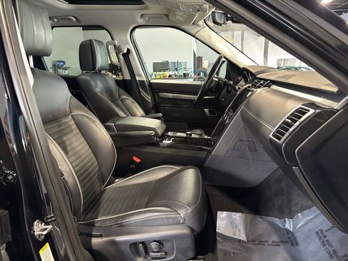 Used 2017 Land Rover Discovery First Edition AWD/4WD image 20