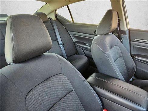 Used 2024 Nissan Altima 2.5 SV image 23