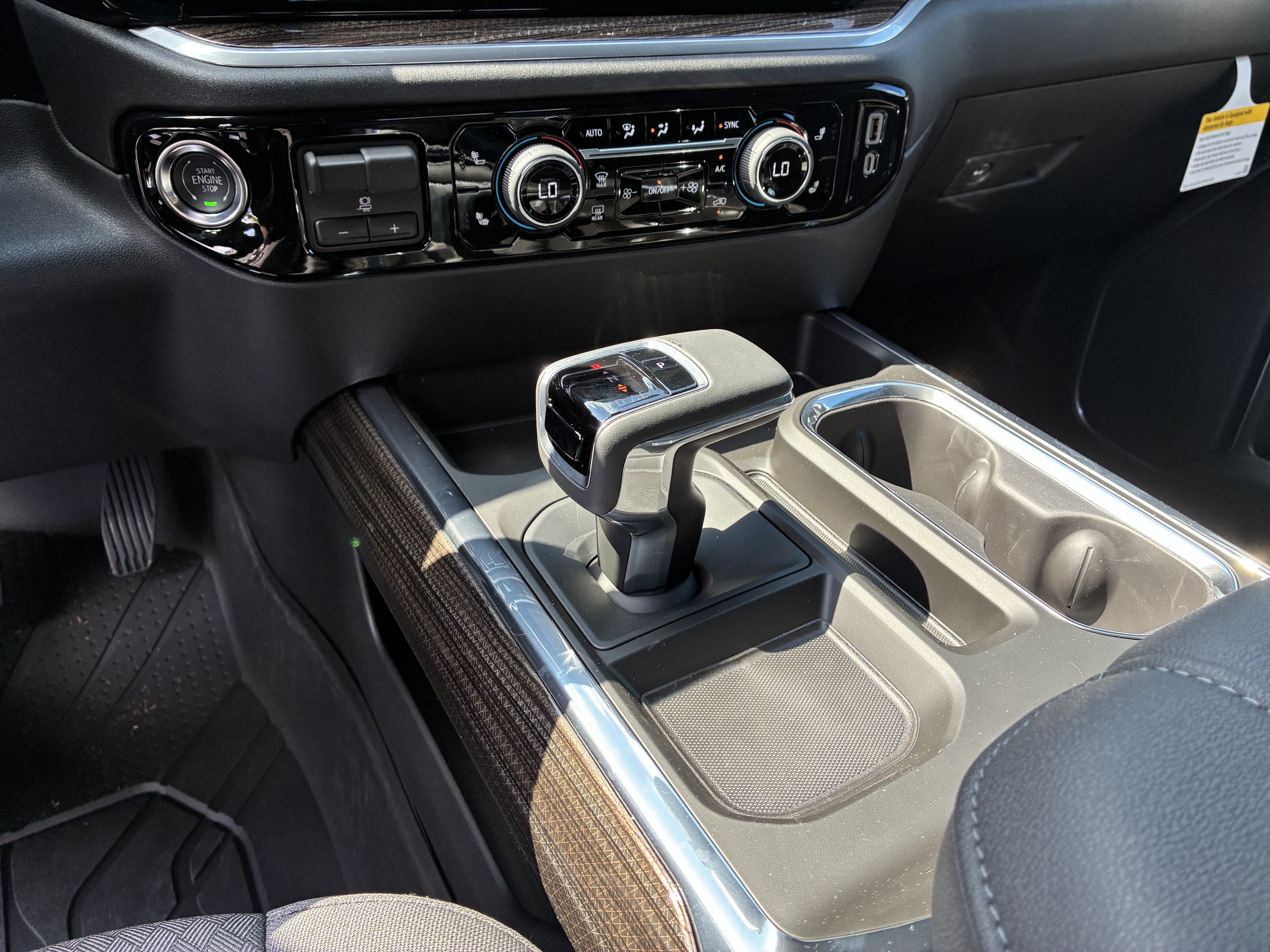 New 2026 Chevrolet Silverado 1500 RST w/ Dark Appearance Package AWD/4WD image 35