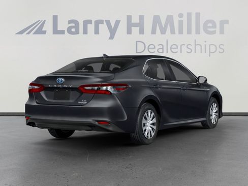 Used 2024 Toyota Camry XLE image 2