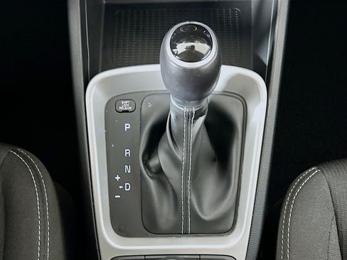 Used 2022 Hyundai Venue SEL FWD image 25