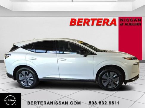 Used 2025 Nissan Murano SL w/ Cargo Package AWD/4WD image 2