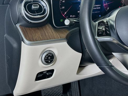 Used 2025 Mercedes-Benz CLE 300 4MATIC Coupe image 17