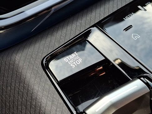 Certified 2025 BMW X3 xDrive30i w/ M Sport Package image 21