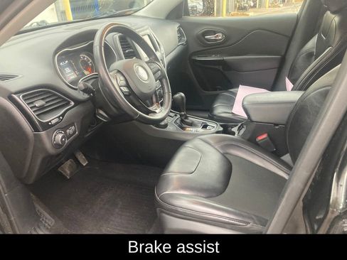 Used 2021 Jeep Cherokee Latitude Plus AWD/4WD image 12