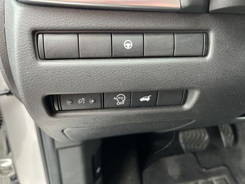 Used 2024 Nissan Rogue SV image 19