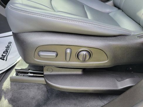 Used 2022 Buick Enclave Essence w/ Sport Touring Edition image 24