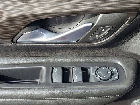 Used 2024 GMC Terrain SLE w/ Driver Convenience Package image 18