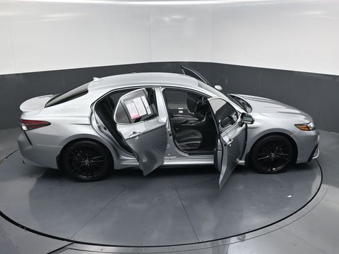 Used 2021 Toyota Camry XSE image 28