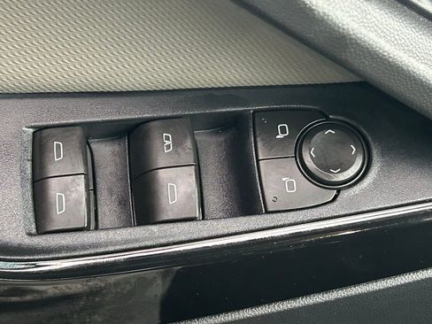 New 2026 Chevrolet Equinox LT w/ Convenience Package II FWD image 31