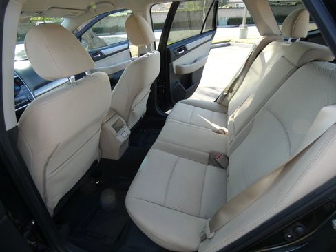 Used 2019 Subaru Outback 2.5i Premium image 47